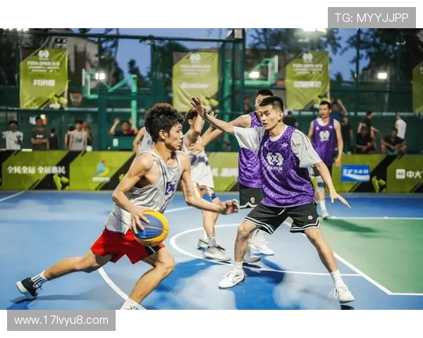 激烈对决最终比分揭晓 篮球赛场争夺白热化 双方拼劲十足竞逐胜利